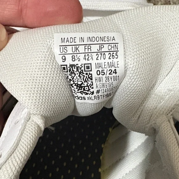 Adidas Classic White and Black Shoes - Picture 8 of 11